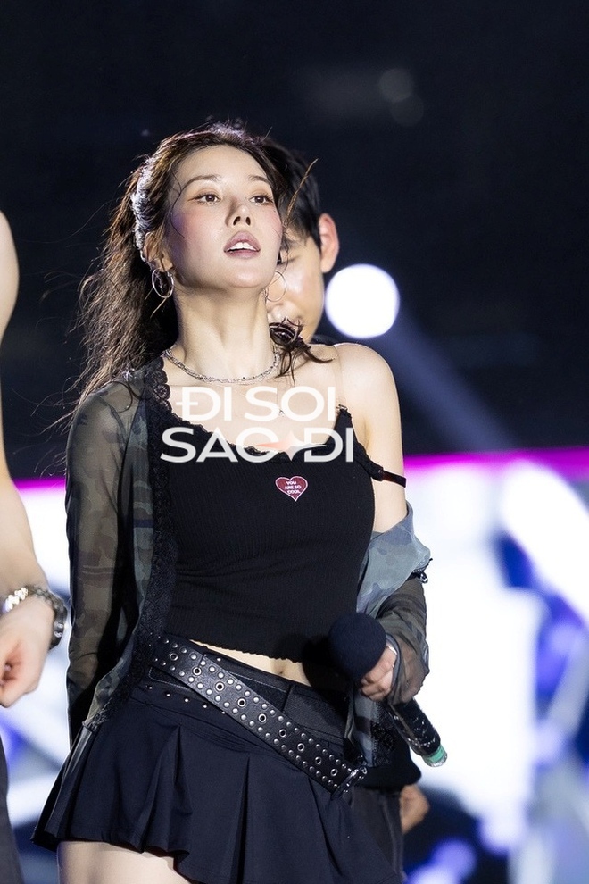 Nhan sắc "không app" của nữ hoàng WATERBOMB đạt KHÔNG điểm - không điểm nào để chê!- Ảnh 5. Nhan sắc "không app" của nữ hoàng WATERBOMB đạt KHÔNG điểm - không điểm nào để chê!- Ảnh 5.