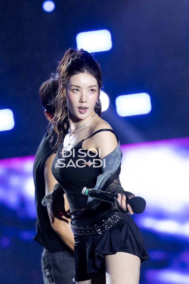 Nhan sắc "không app" của nữ hoàng WATERBOMB đạt KHÔNG điểm - không điểm nào để chê!- Ảnh 4. Nhan sắc "không app" của nữ hoàng WATERBOMB đạt KHÔNG điểm - không điểm nào để chê!- Ảnh 4.