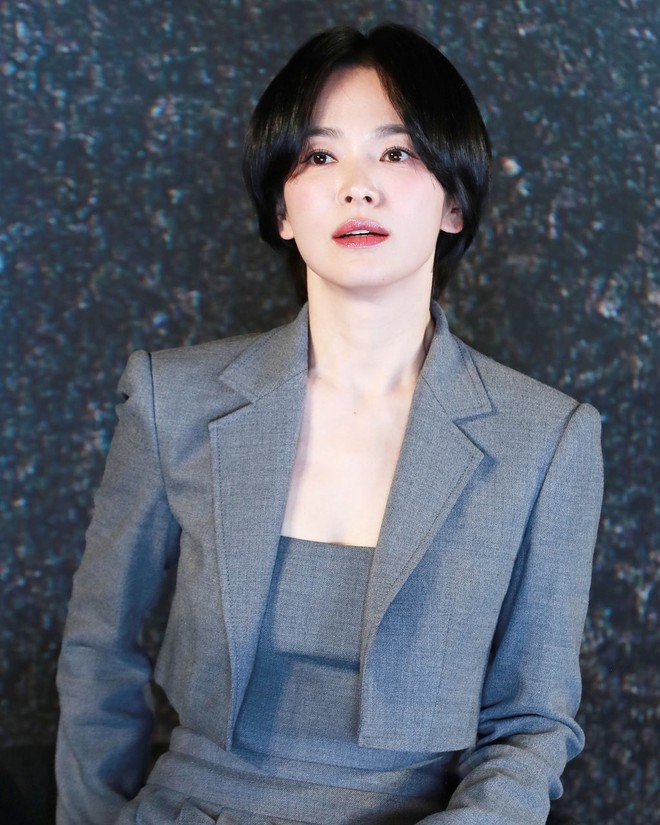 Hoá ra Song Hye Kyo làm tomboy đẹp thế này- Ảnh 6. Hoá ra Song Hye Kyo làm tomboy đẹp thế này- Ảnh 6.