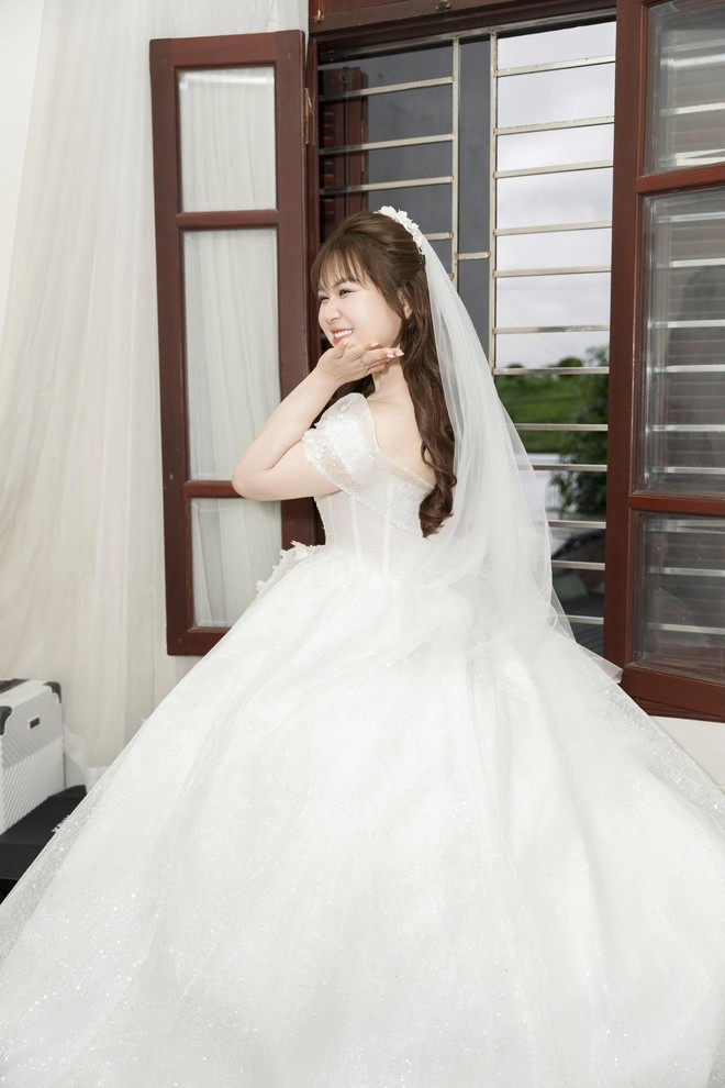 “Diễn viên trăm ký” Thủy Tiên kết hôn: Danh tính chồng điển trai gây chú ý- Ảnh 11. “Diễn viên trăm ký” Thủy Tiên kết hôn: Danh tính chồng điển trai gây chú ý- Ảnh 11.