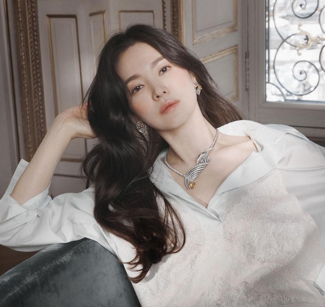Hoá ra Song Hye Kyo làm tomboy đẹp thế này- Ảnh 13. Hoá ra Song Hye Kyo làm tomboy đẹp thế này- Ảnh 13.