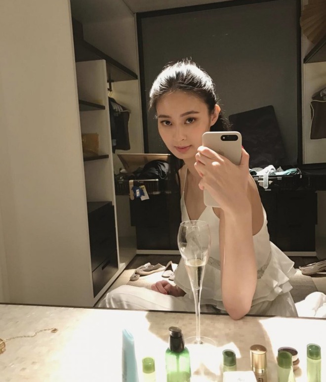 Một Hoa hậu bị thu hồi vương miện, cấm sóng vĩnh viễn vì quá giàu và lười biếng nhất showbiz - Ảnh 4. Một Hoa hậu bị thu hồi vương miện, cấm sóng vĩnh viễn vì quá giàu và lười biếng nhất showbiz - Ảnh 4.