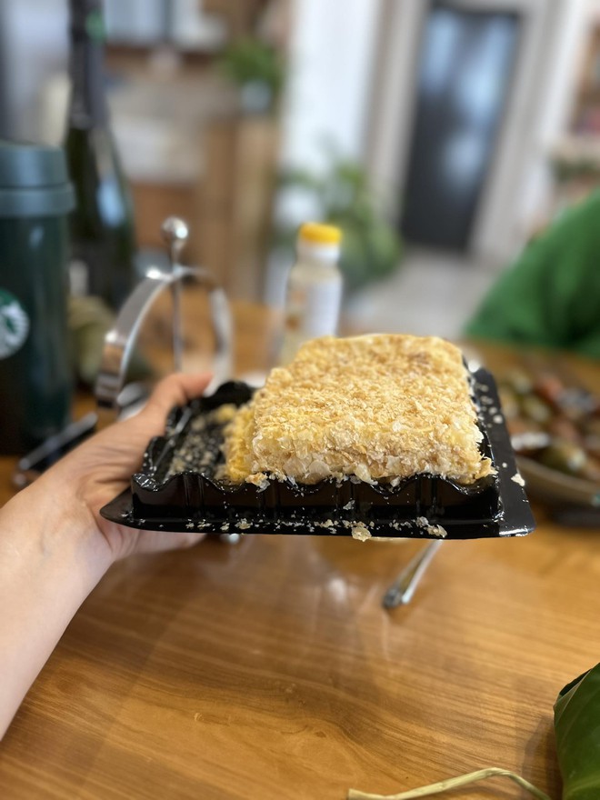 Chiếc bánh 85.000 khiến 2000 người "chầu chực" chờ mua ở Hà Nội- Ảnh 2. Chiếc bánh 85.000 khiến 2000 người "chầu chực" chờ mua ở Hà Nội- Ảnh 2.