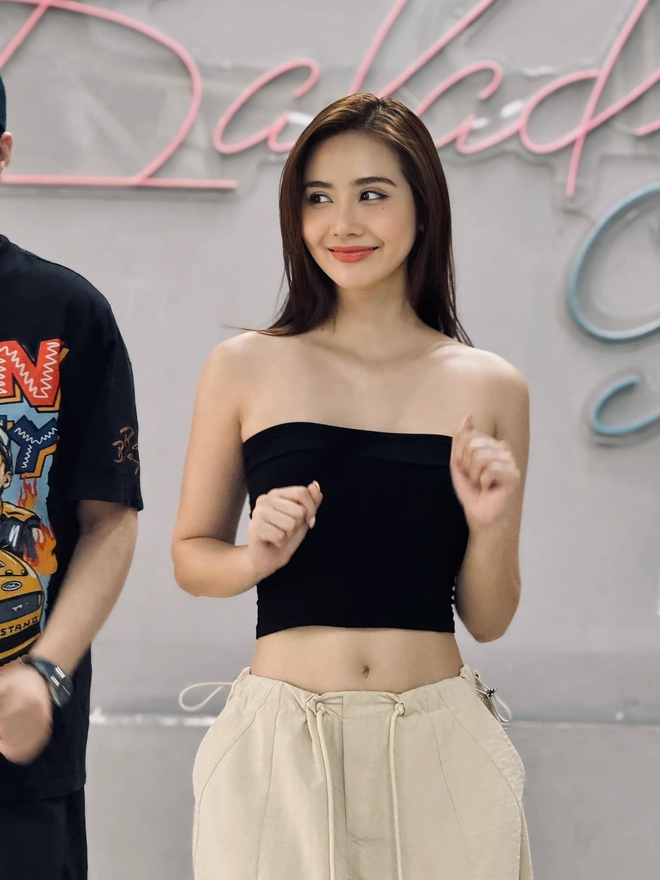 Huyền Lizzie cắt gắt một thứ để có vòng eo 56cm- Ảnh 12. Huyền Lizzie cắt gắt một thứ để có vòng eo 56cm- Ảnh 12.