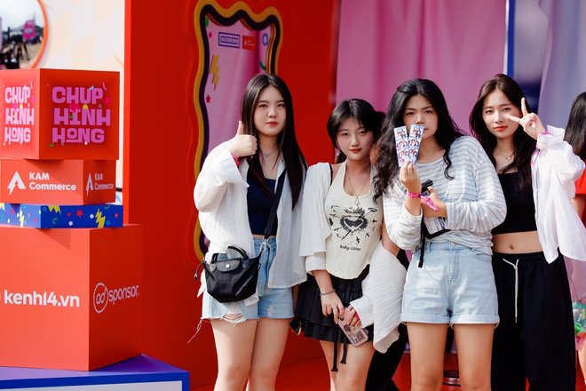 Bí kíp 'làm giàu' kỷ niệm tại WATERBOMB: Check-in KAM Booth, ảnh đẹp lấy ngay và phần thưởng giá trị không thể bỏ lỡ!- Ảnh 14. Bí kíp 'làm giàu' kỷ niệm tại WATERBOMB: Check-in KAM Booth, ảnh đẹp lấy ngay và phần thưởng giá trị không thể bỏ lỡ!- Ảnh 14.