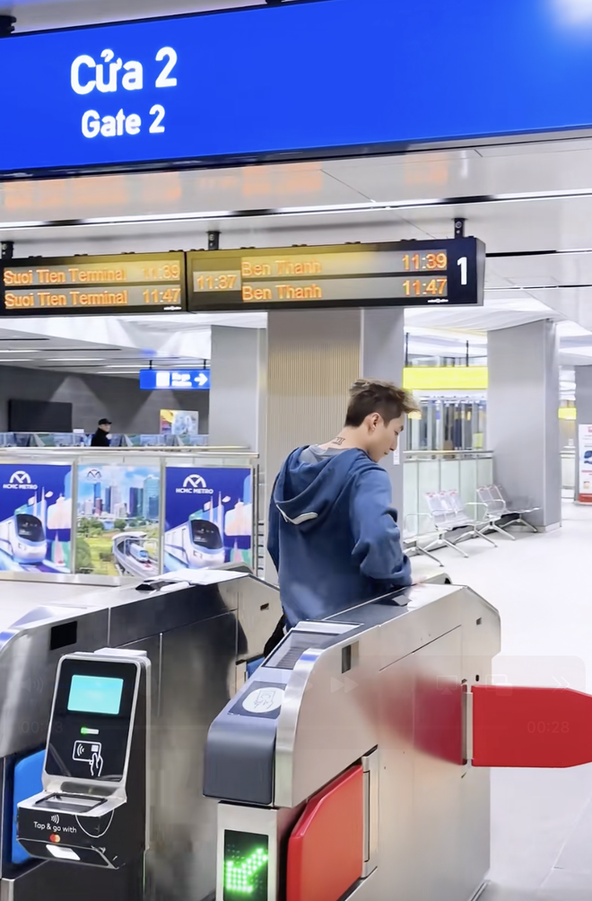 Kỹ năng tàng hình của Sơn Tùng- Ảnh 8.