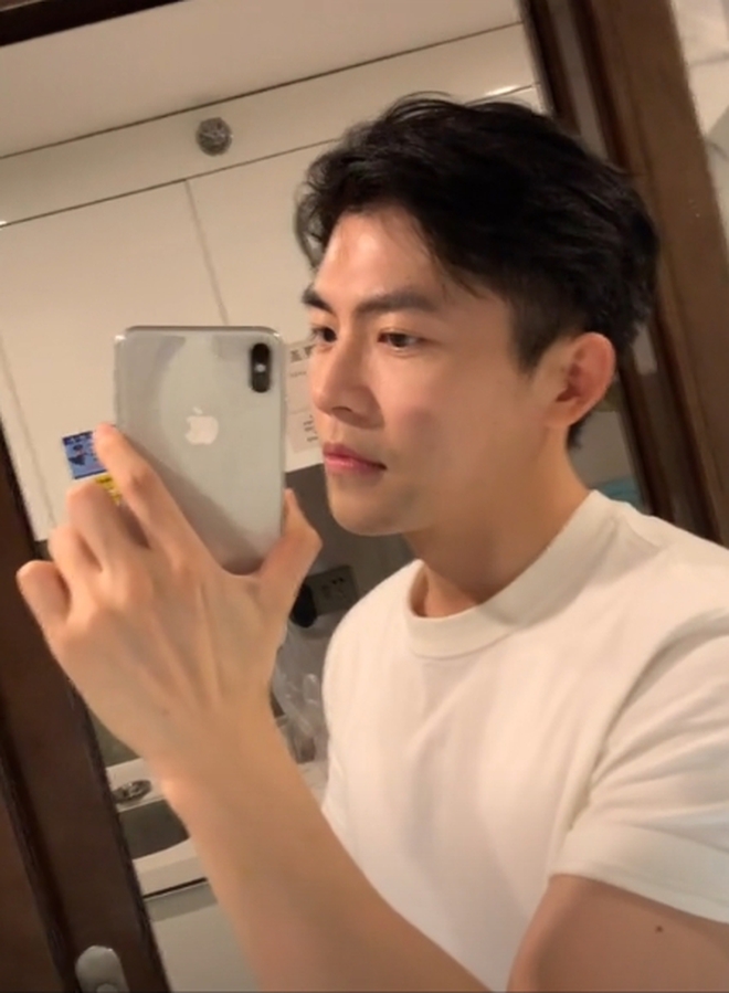 Giảng viên Học viện Kinh tế đối ngoại đẹp tựa nam thần, hát hay như ca sĩ, xem 100 lần vẫn chưa thấy đủ- Ảnh 11.