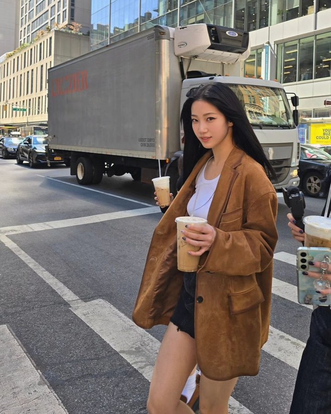 5 mẫu áo khoác "đốn tim" gái Hàn: Ấm áp, sành điệu, phối cùng quần jeans hay chân váy đều hợp- Ảnh 6.