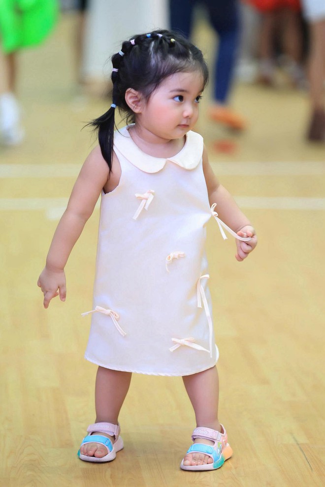 Không thể rời mắt khỏi Lisa nhà Khánh Thi - Phan Hiển, loạt ảnh đời thường gây sốt vì đáng yêu như hoạt hình- Ảnh 8.