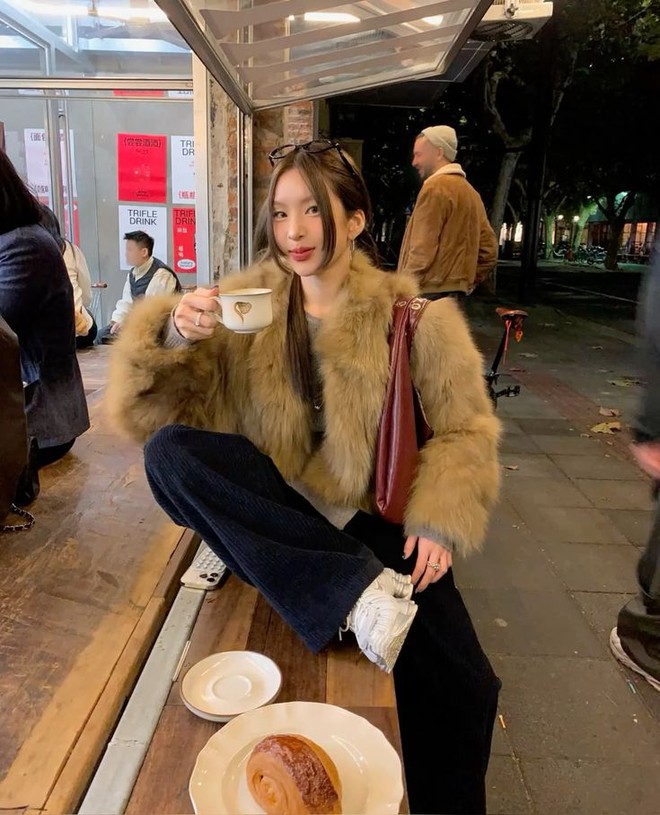 5 mẫu áo khoác "đốn tim" gái Hàn: Ấm áp, sành điệu, phối cùng quần jeans hay chân váy đều hợp- Ảnh 27.