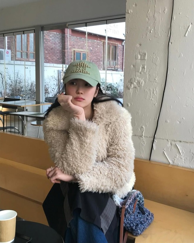 5 mẫu áo khoác "đốn tim" gái Hàn: Ấm áp, sành điệu, phối cùng quần jeans hay chân váy đều hợp- Ảnh 26.