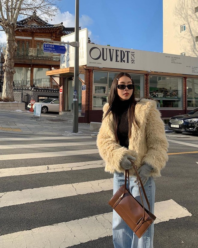 5 mẫu áo khoác "đốn tim" gái Hàn: Ấm áp, sành điệu, phối cùng quần jeans hay chân váy đều hợp- Ảnh 28.