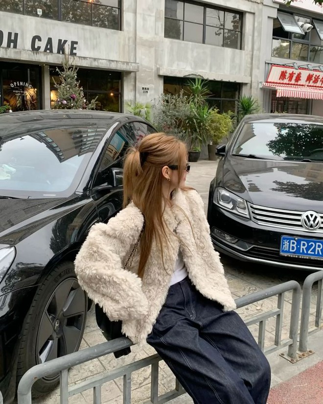 5 mẫu áo khoác "đốn tim" gái Hàn: Ấm áp, sành điệu, phối cùng quần jeans hay chân váy đều hợp- Ảnh 23.