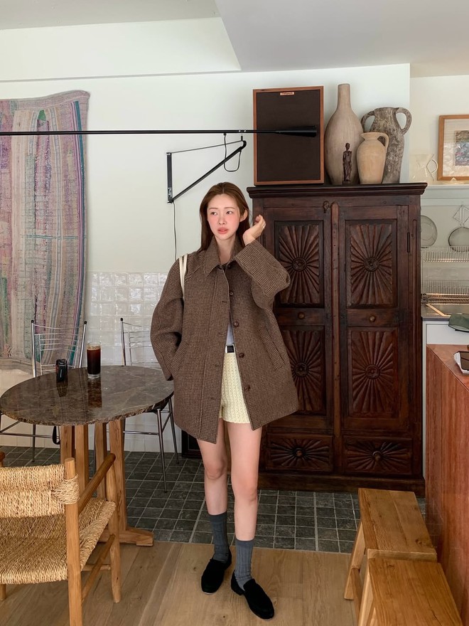 5 mẫu áo khoác "đốn tim" gái Hàn: Ấm áp, sành điệu, phối cùng quần jeans hay chân váy đều hợp- Ảnh 12.