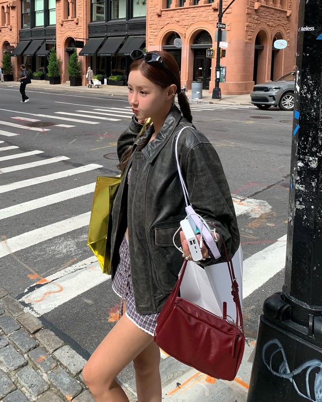 5 mẫu áo khoác "đốn tim" gái Hàn: Ấm áp, sành điệu, phối cùng quần jeans hay chân váy đều hợp- Ảnh 8.