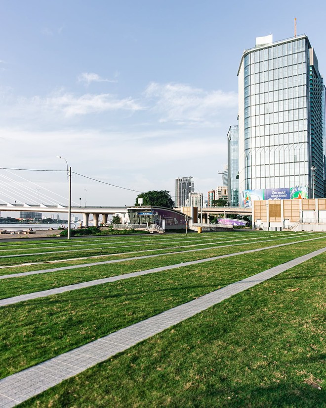 Xuất hiện chiếc thang cuốn khiến giới trẻ TP.HCM phát cuồng: View tiền tỷ, hoàn toàn miễn phí tham quan- Ảnh 8. Xuất hiện chiếc thang cuốn khiến giới trẻ TP.HCM phát cuồng: View tiền tỷ, hoàn toàn miễn phí tham quan- Ảnh 8.