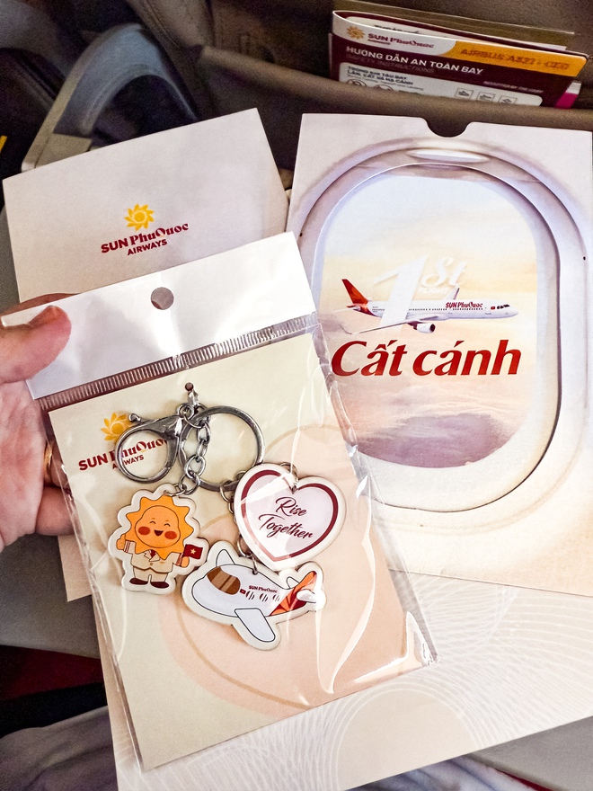 Review chuyến bay đầu tiên Sun PhuQuoc Airways: Nội thất sang, giá vé ổn nhưng suất ăn có 1 chi tiết gây chú ý- Ảnh 13.