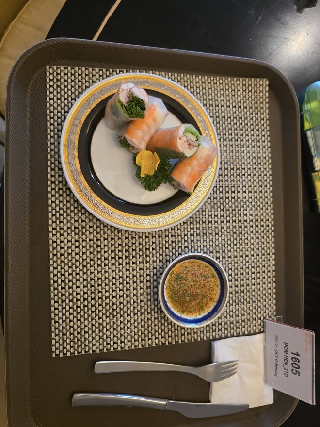 Bữa cơm đậm mùi tiền của H'Hen Niê- Ảnh 13. Bữa cơm đậm mùi tiền của H'Hen Niê- Ảnh 13.