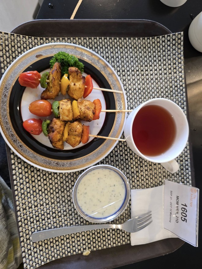 Bữa cơm đậm mùi tiền của H'Hen Niê- Ảnh 15. Bữa cơm đậm mùi tiền của H'Hen Niê- Ảnh 15.