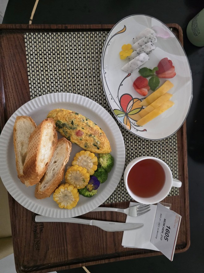 Bữa cơm đậm mùi tiền của H'Hen Niê- Ảnh 14. Bữa cơm đậm mùi tiền của H'Hen Niê- Ảnh 14.