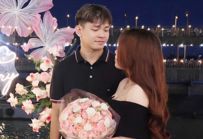 Sao trẻ ĐT Việt Nam tậu xế hộp mới, viên mãn bên vợ hot girl sau 2 năm kết hôn- Ảnh 3.