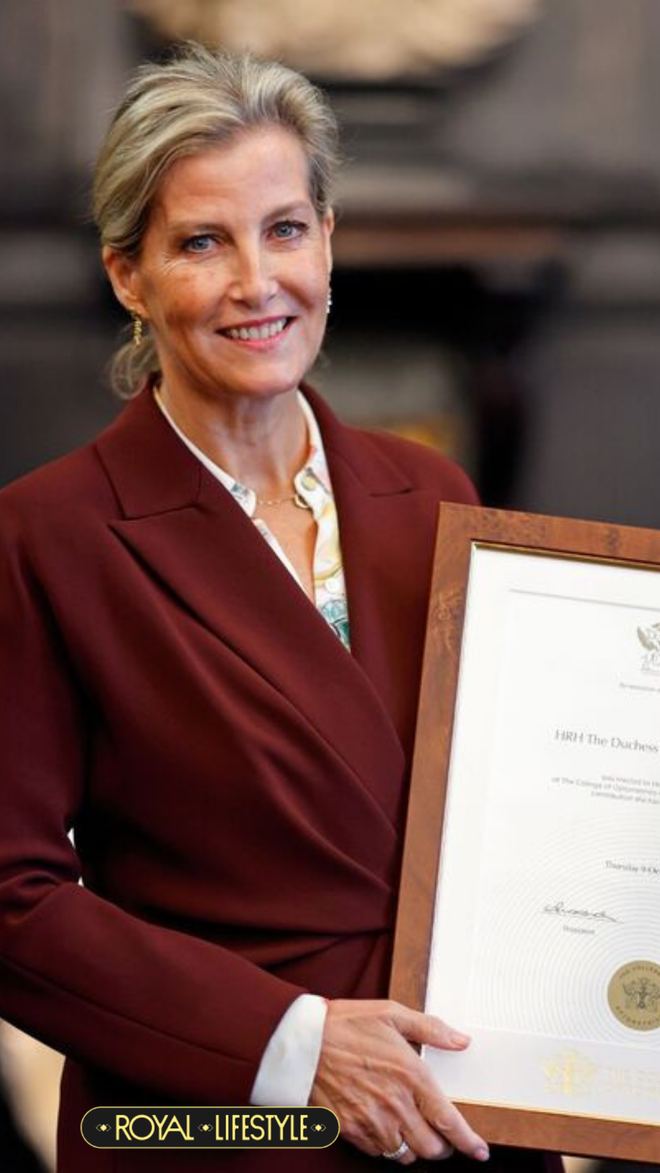 Vương phi Kate "nhả vía" thành công: Nữ Công tước xứ Edinburgh 'copy' chiêu thức thời trang, khẳng định vị thế mới- Ảnh 2. Vương phi Kate "nhả vía" thành công: Nữ Công tước xứ Edinburgh 'copy' chiêu thức thời trang, khẳng định vị thế mới- Ảnh 2.