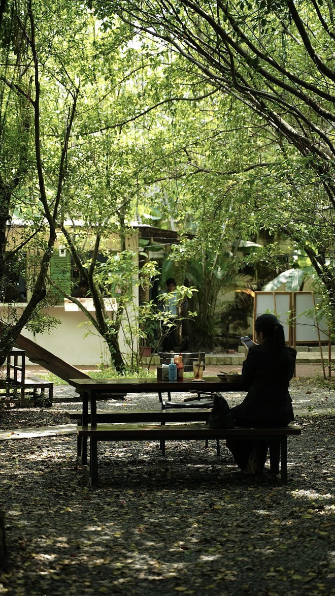 1.000 người chen chúc trong "rừng" chỉ để ăn xôi tại khu nhà giàu TP.HCM- Ảnh 9.