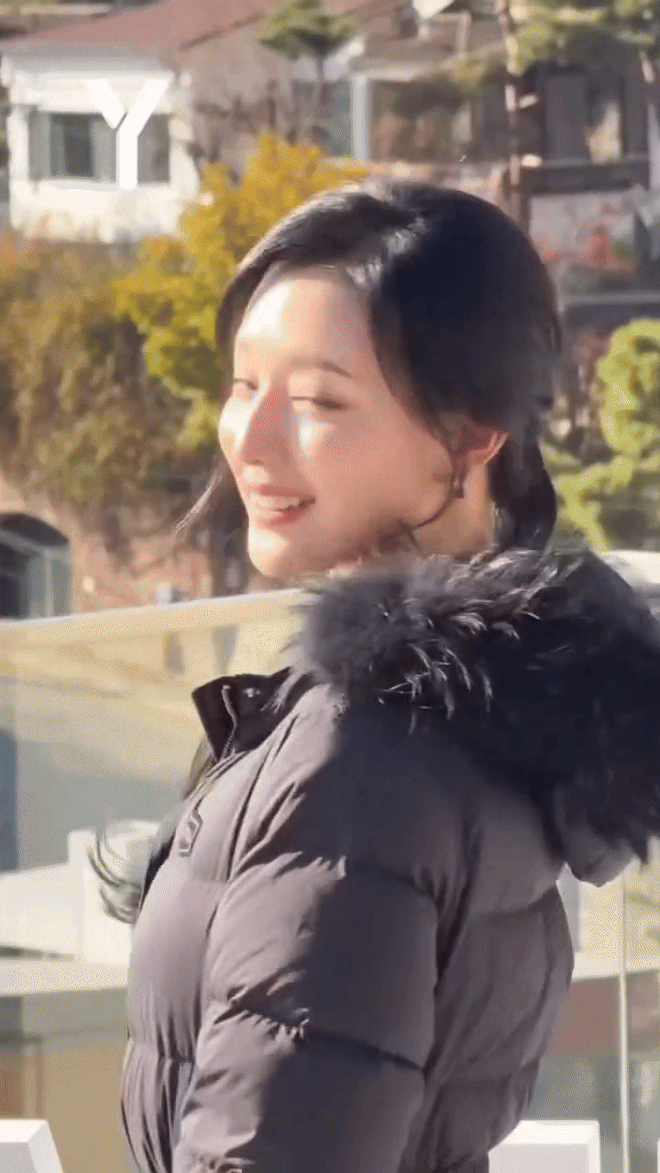 Cũng tới ngày Kim Ji Won bị soi quá đà: Mặt vậy mà vẫn chê?- Ảnh 4.