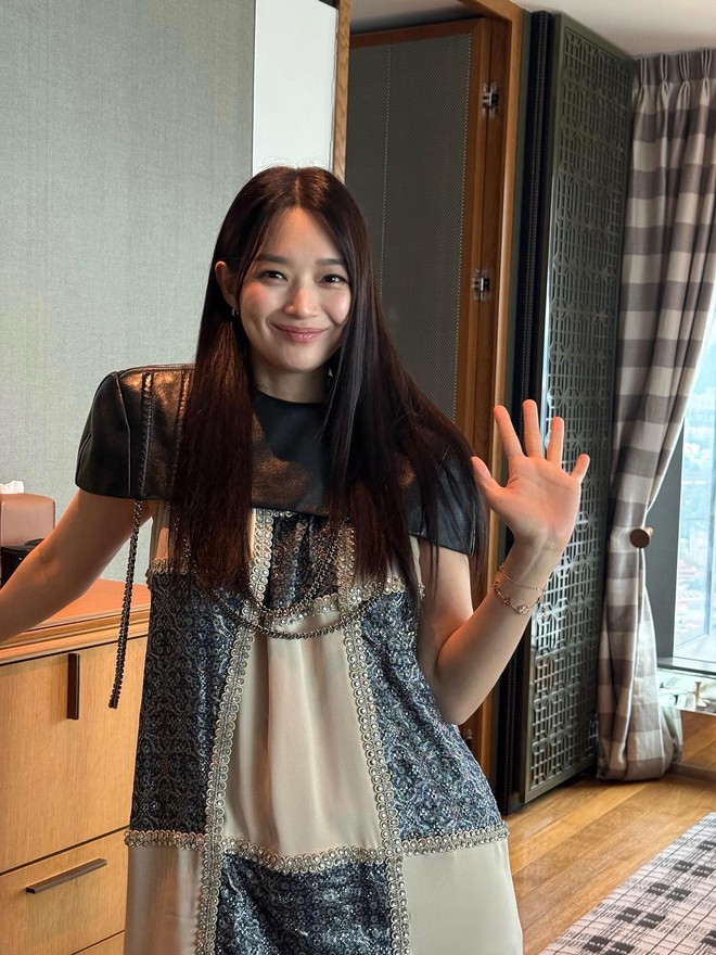 Chiếc váy Louis Vuitton "dính lời nguyền", ai mặc cũng gặp chuyện- Ảnh 1.