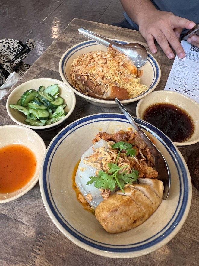 1.000 người chen chúc trong "rừng" chỉ để ăn xôi tại khu nhà giàu TP.HCM- Ảnh 7.