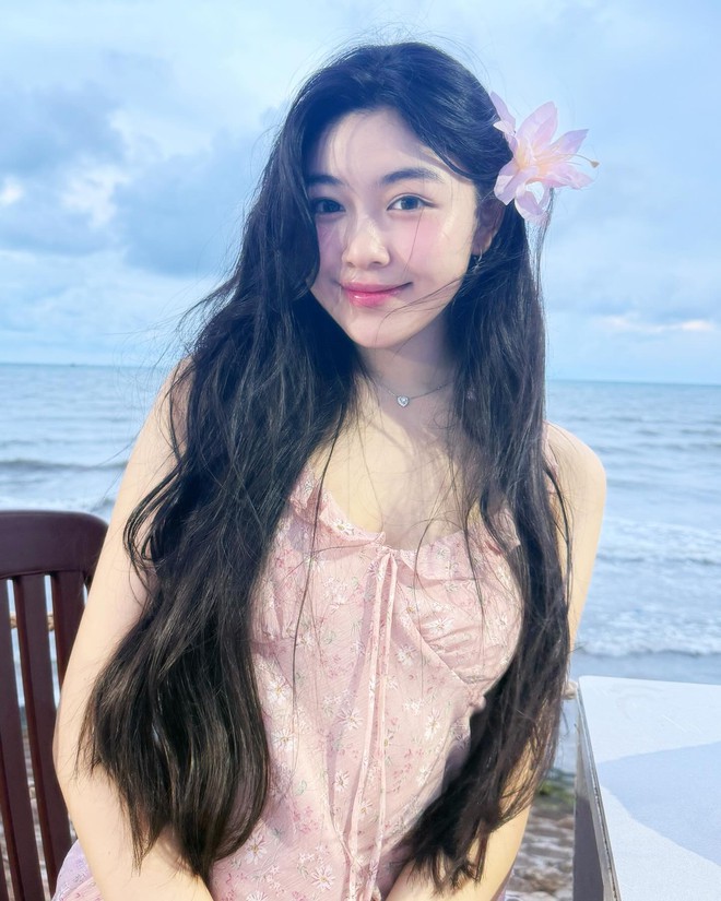 Lọ Lem suýt mất hạng bởi gái xinh 2k5 đang hot- Ảnh 6. Lọ Lem suýt mất hạng bởi gái xinh 2k5 đang hot- Ảnh 6.