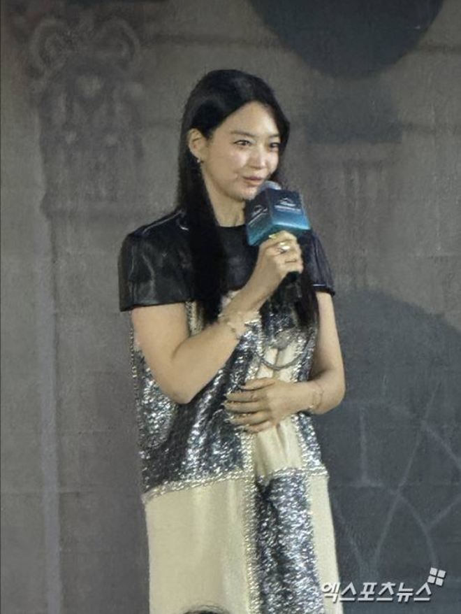 Chiếc váy Louis Vuitton "dính lời nguyền", ai mặc cũng gặp chuyện- Ảnh 4.