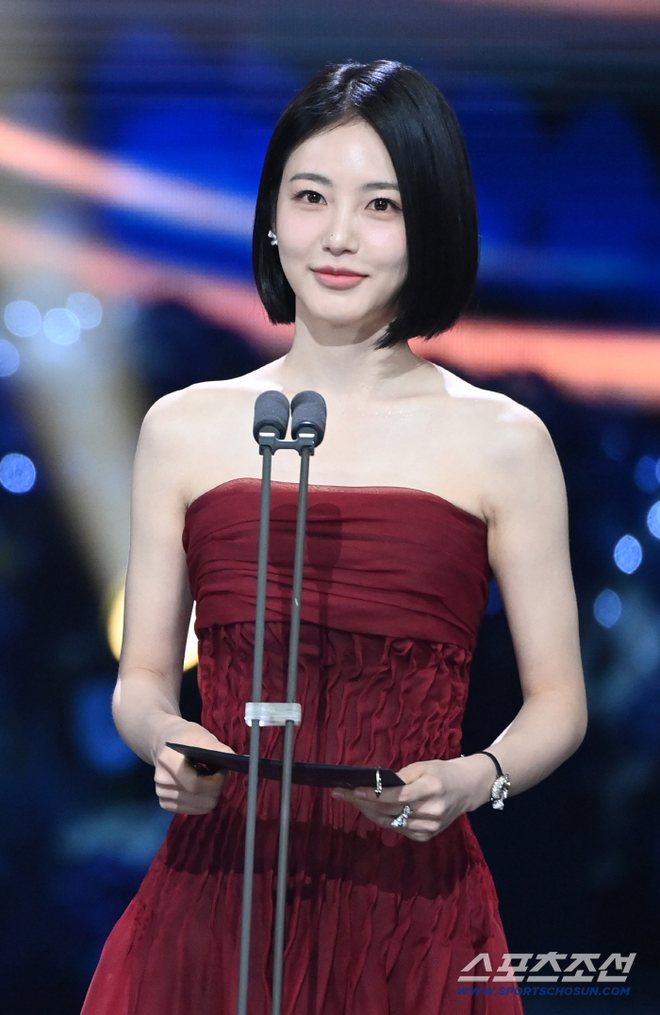 Song Hye Kyo và Son Ye Jin cùng làm một điều, không hổ danh 2 đại mỹ nhân showbiz- Ảnh 6.