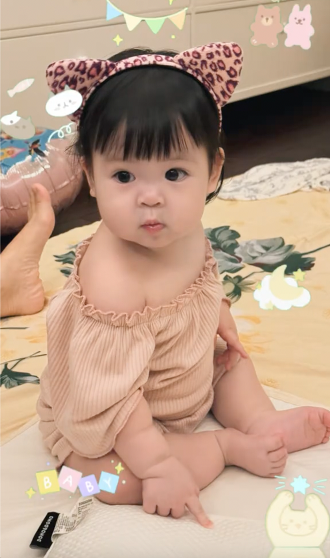 Đỗ Mỹ Linh tung loạt ảnh hiếm "dễ thương vô cùng" của ái nữ, tiết lộ vết sẹo mổ khi sinh con đầu lòng- Ảnh 3.