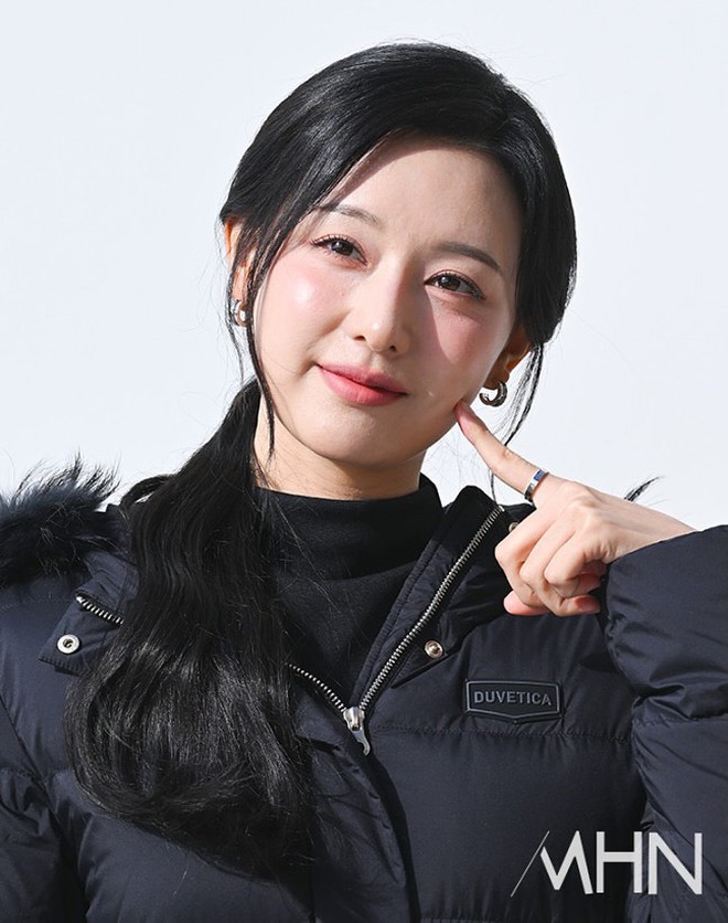 Cũng tới ngày Kim Ji Won bị soi quá đà: Mặt vậy mà vẫn chê?- Ảnh 8.