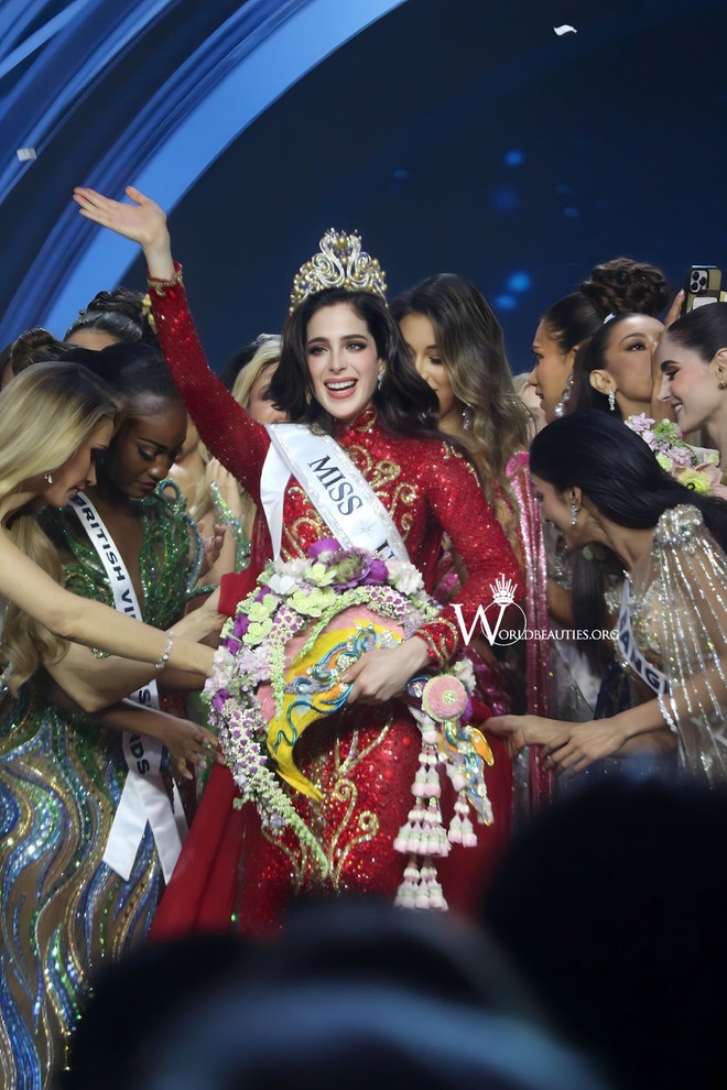 Liên hoàn phốt ở Miss Universe: Tân Hoa hậu bị tố đăng quang nhờ quan hệ, nghi rò rỉ ảnh thân mật cùng Chủ tịch- Ảnh 3.