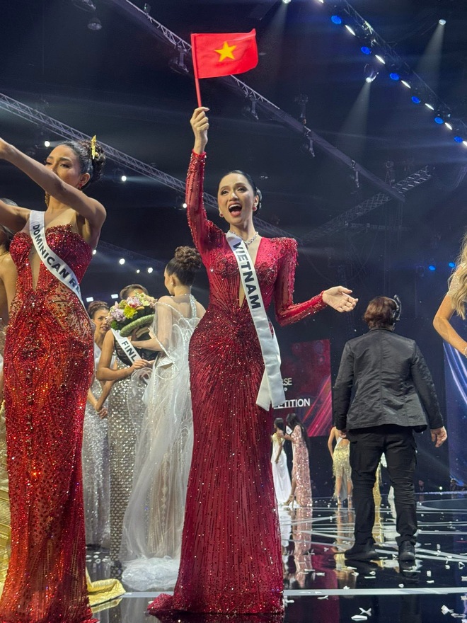 Hương Giang bật khóc, "nhận nợ" sau màn out top chấn động ở Miss Universe 2025- Ảnh 9.