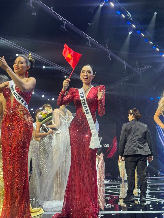 Hương Giang bật khóc, "nhận nợ" sau màn out top chấn động ở Miss Universe 2025- Ảnh 8.