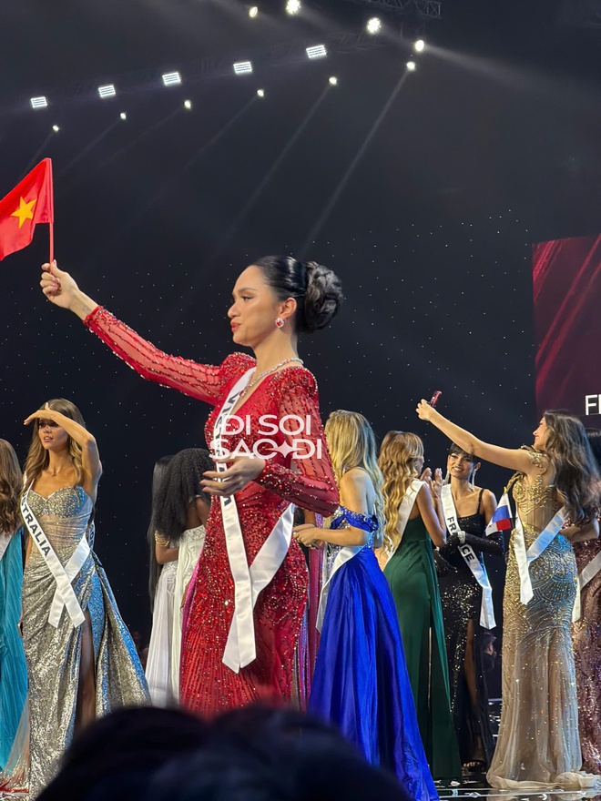 Hương Giang bật khóc, "nhận nợ" sau màn out top chấn động ở Miss Universe 2025- Ảnh 2.
