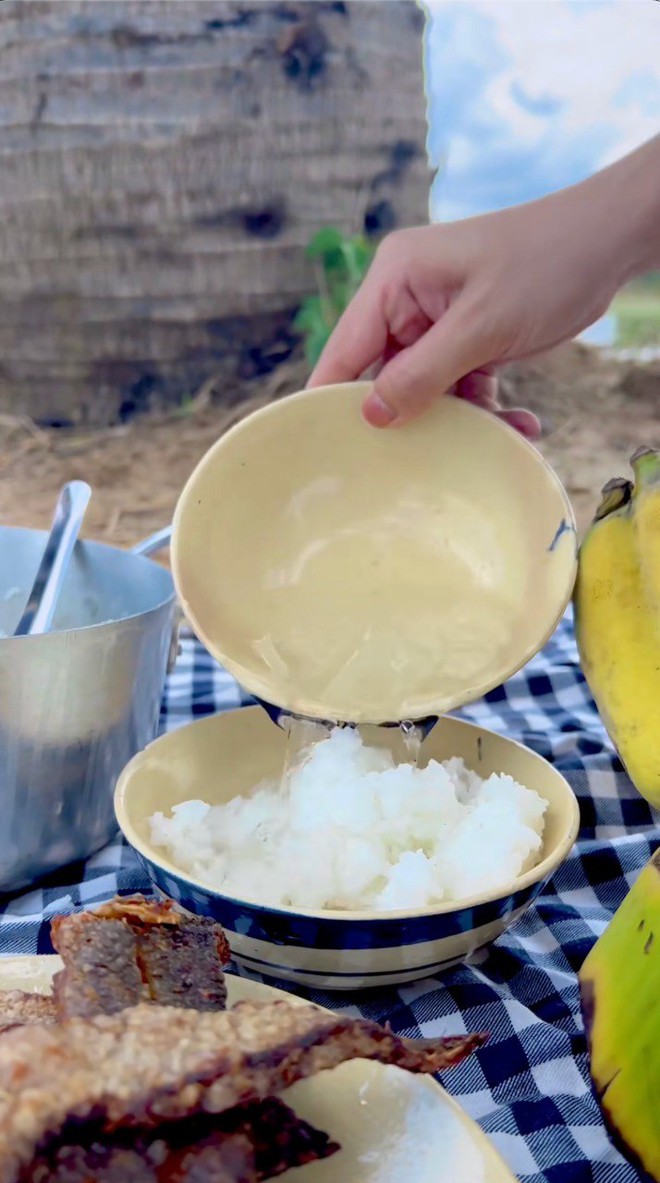 Khách phương xa "nổi da gà" khi thấy người miền Tây chan thứ nước này vào cơm- Ảnh 6.