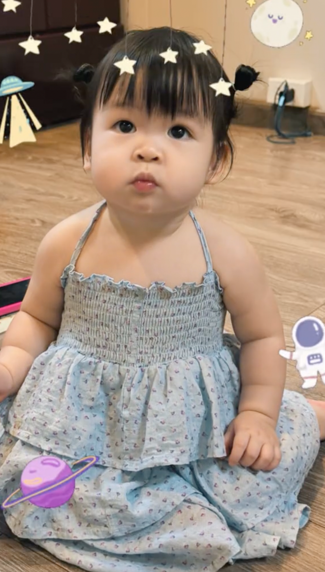 Con gái Đỗ Mỹ Linh không giống mẹ thì giống ai?- Ảnh 2.