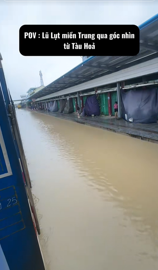 3 ngày 2 đêm kẹt trên tàu Quảng Ngãi - TP.HCM ngày lũ lụt: Có những ấm áp rất Việt Nam!- Ảnh 4.