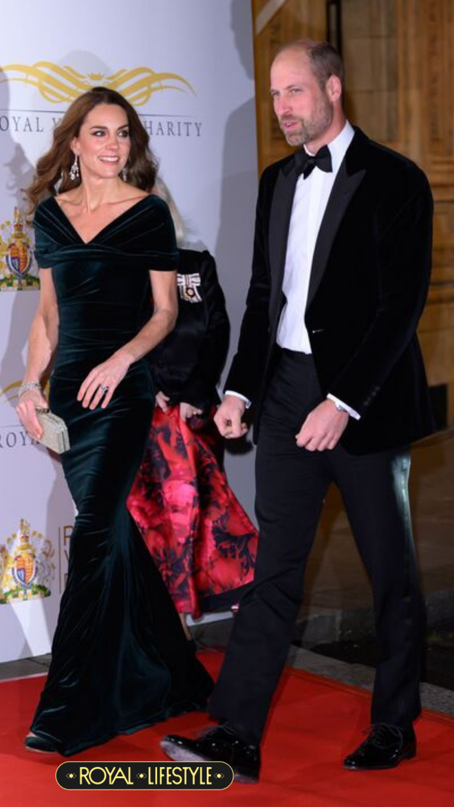 "Bông hồng nước Anh vẫn nở sau bão giông": Vương phi Kate nắm tay Thân vương William, thần thái khó ai bì kịp- Ảnh 2. "Bông hồng nước Anh vẫn nở sau bão giông": Vương phi Kate nắm tay Thân vương William, thần thái khó ai bì kịp- Ảnh 2.