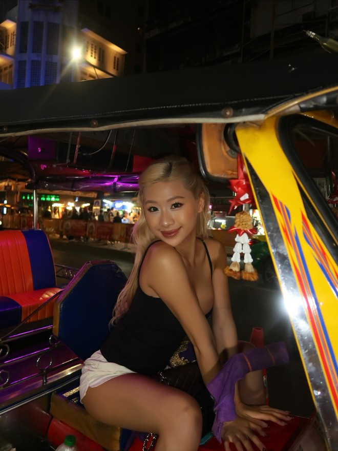 Louis Phạm gây sốt với body ngày càng sexy, tất cả nhờ "dao kéo" vòng một- Ảnh 6. Louis Phạm gây sốt với body ngày càng sexy, tất cả nhờ "dao kéo" vòng một- Ảnh 6.