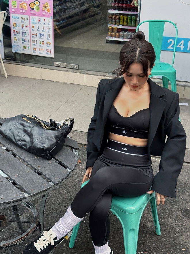 Sĩ Thanh mặc đồ ALO fake vẫn dám tag thương hiệu, cách brand xử lý mới ê chề- Ảnh 5. Sĩ Thanh mặc đồ ALO fake vẫn dám tag thương hiệu, cách brand xử lý mới ê chề- Ảnh 5.