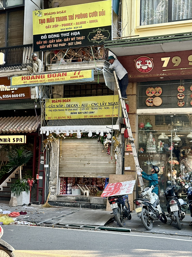 Cảnh tượng tại "phố Noel" trên Hàng Mã lúc này- Ảnh 10.