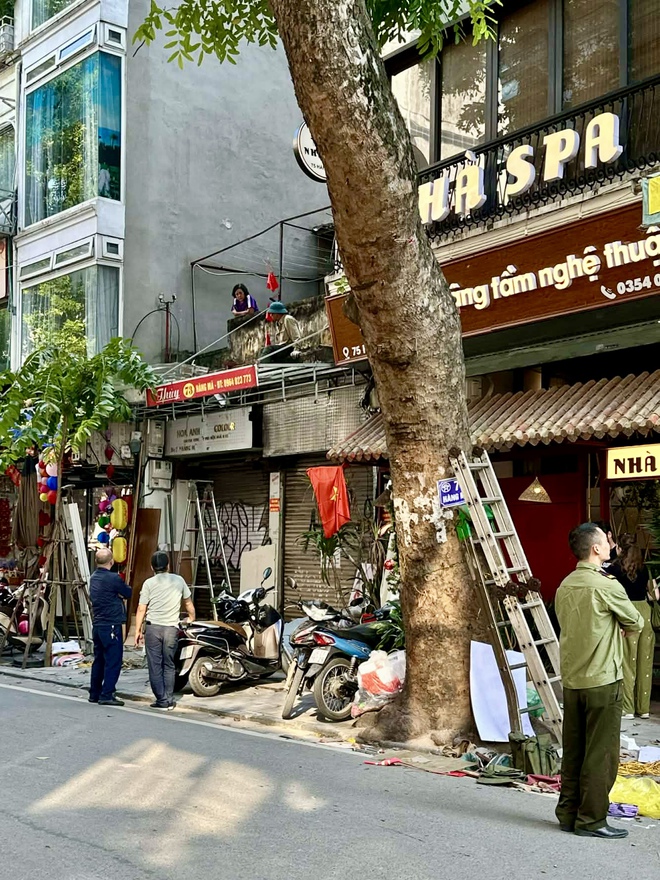 Cảnh tượng tại "phố Noel" trên Hàng Mã lúc này- Ảnh 9.