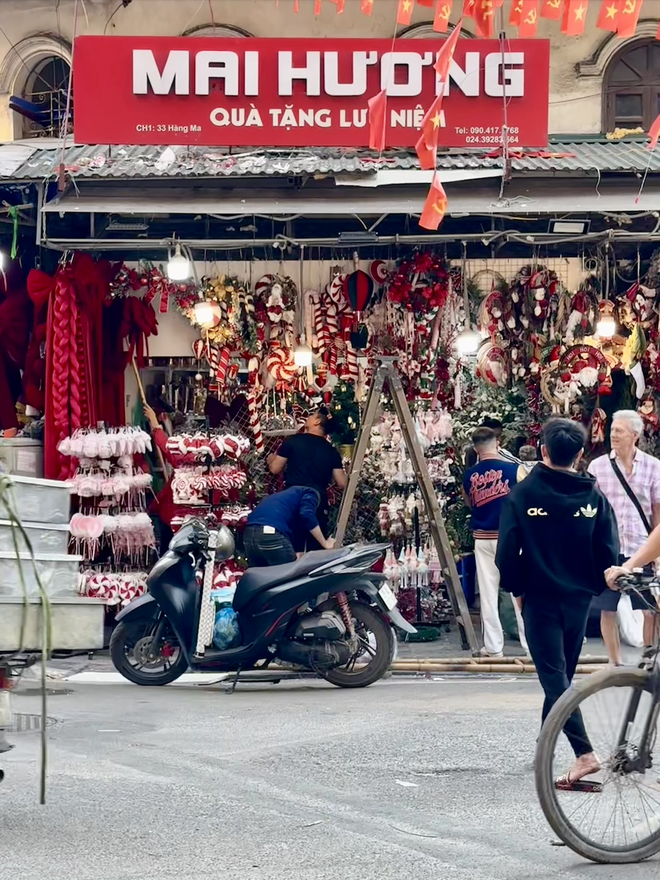 Cảnh tượng tại "phố Noel" trên Hàng Mã lúc này- Ảnh 12.