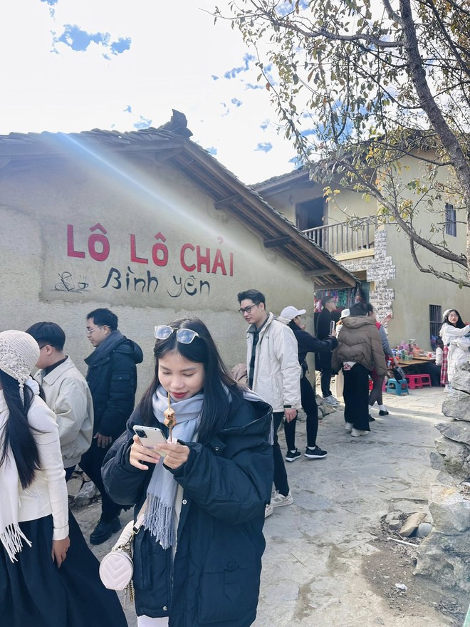 Cây hồng "khổ nhất" Việt Nam: Cả nghìn người kéo tới check-in mỗi ngày- Ảnh 11. Cây hồng "khổ nhất" Việt Nam: Cả nghìn người kéo tới check-in mỗi ngày- Ảnh 11.