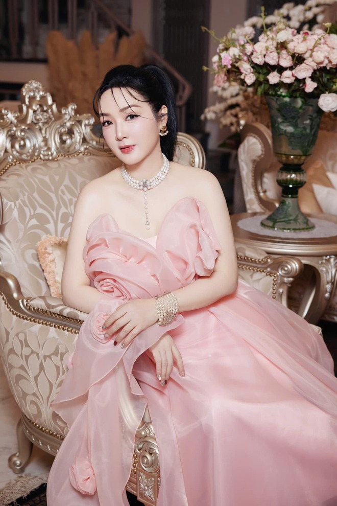 Nữ nghệ sĩ Việt sống trong biệt thự 1000m², lộng lẫy hơn cung điện- Ảnh 1.